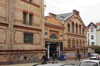 File:Konigstadt brewery berlin 2014 (8).JPG