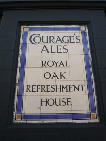 Stoke Newington, Oak Bar