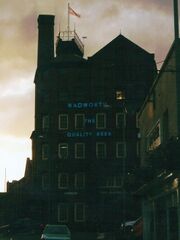 File:DevizesWadworthBry200207c SP.jpg