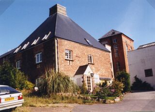 File:Wiveliscombe Hancock F5693.jpg