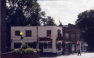 File:Brentwood Fielder tap 1998.jpg