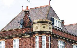 File:NW2CricklewoodHotel2010a TrC Sep2010.jpg