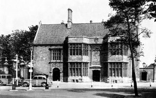 File:KingsHeathOldRedLion 1935 M&B.jpg